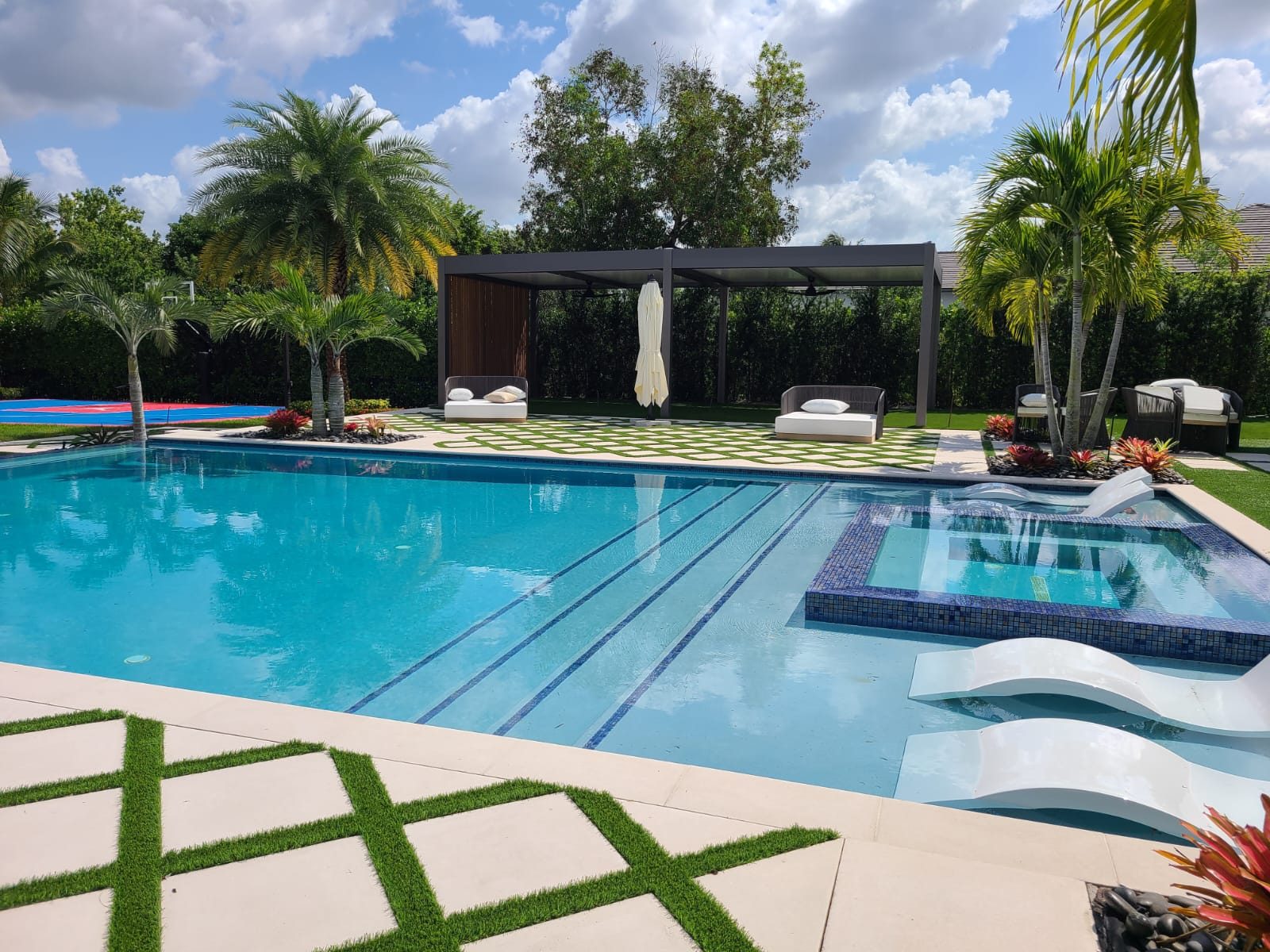 Cliff's Pools & Patios artificial turf installation