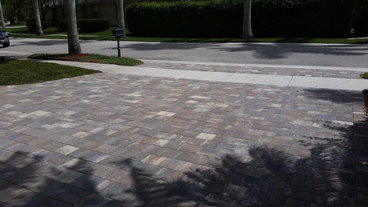 Cliff's Pools & Patios paver driveway and walkway