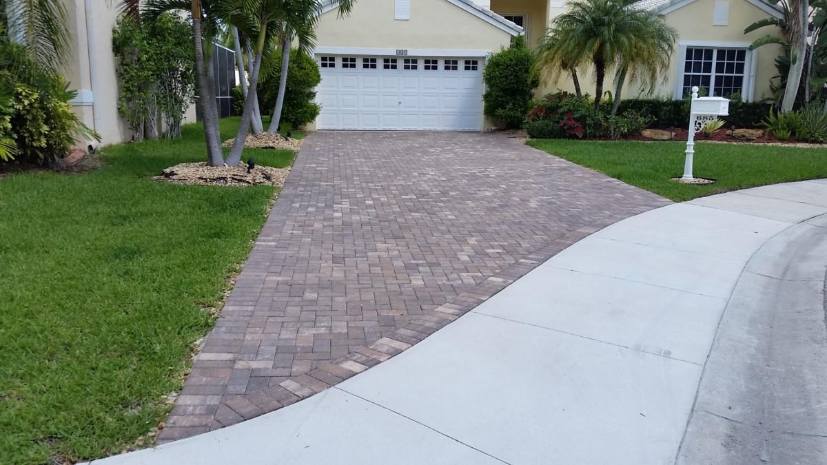 Cliff's Pools & Patios paver driveway and walkway