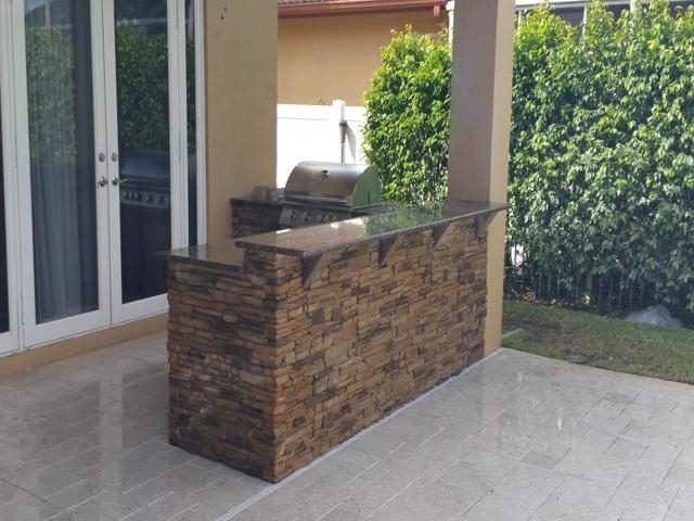 Cliff's Pools & Patios covered outdoor kitchen with clean lines - serving Jupiter, FL