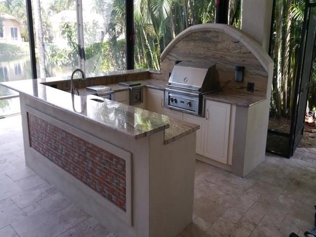 Cliff's Pools & Patios porcelain tile bar with stainless grill - serving Juno Ridge, FL