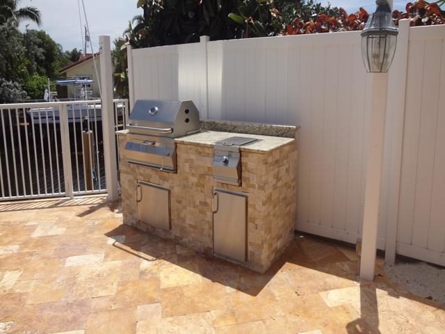 Cliff's Pools & Patios outdoor kitchen with granite counter - serving Cloud Lake, FL