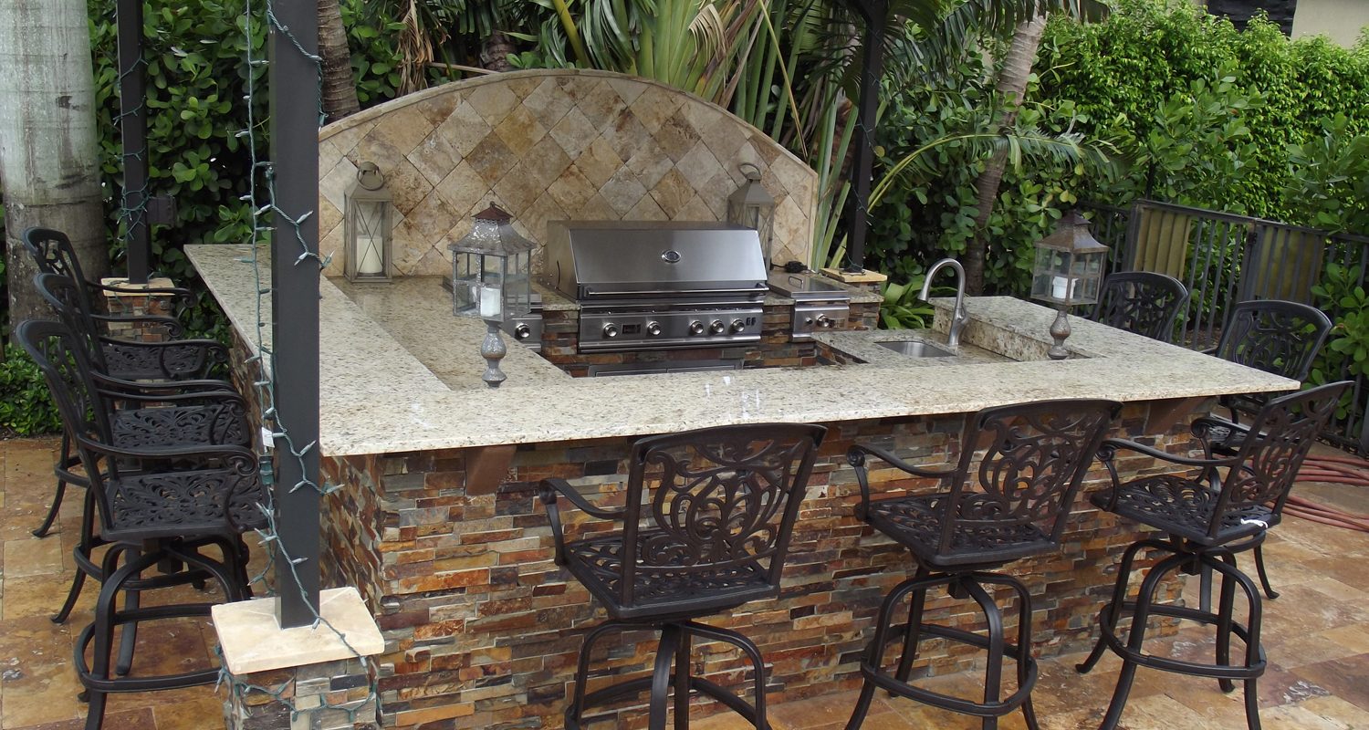 Cliff's Pools & Patios outdoor kitchen with stainless grill and granite bar - serving Hypoluxo, FL