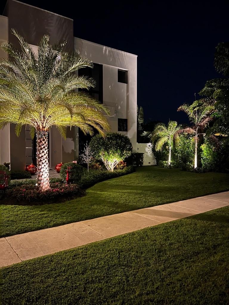 Cliff's Pools & Patios outdoor pool lighting