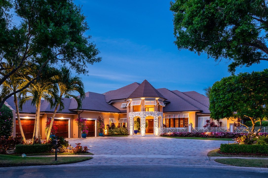 Cliff's Pools & Patios outdoor pool lighting - serving Pompano Beach, FL