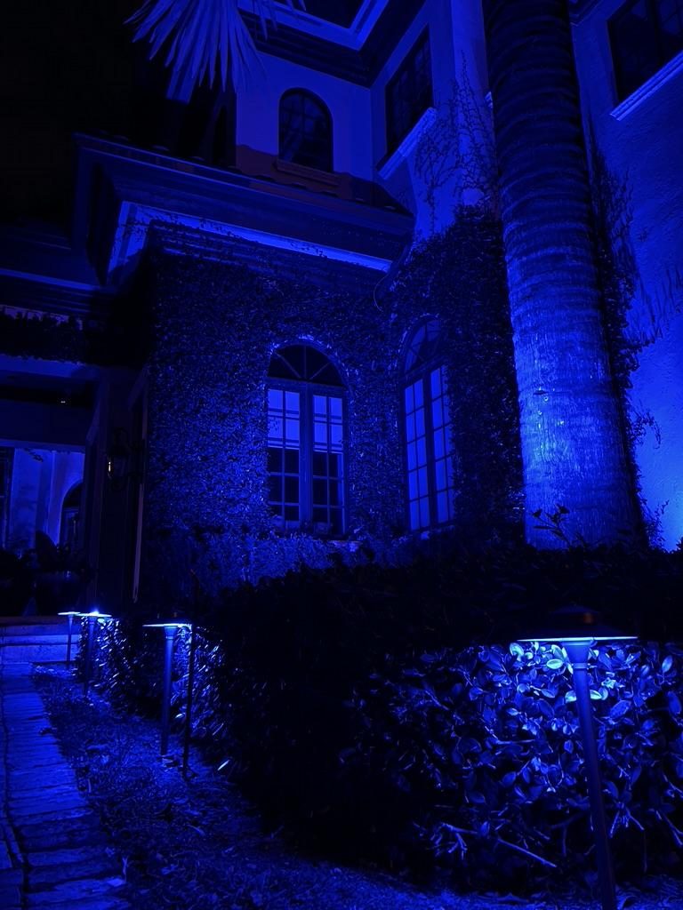 Cliff's Pools & Patios outdoor pool lighting