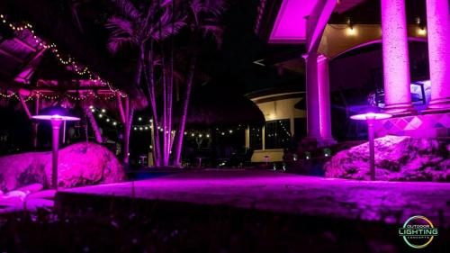 Cliff's Pools & Patios outdoor pool lighting