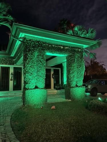 Cliff's Pools & Patios outdoor pool lighting