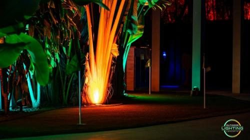 Cliff's Pools & Patios outdoor pool lighting
