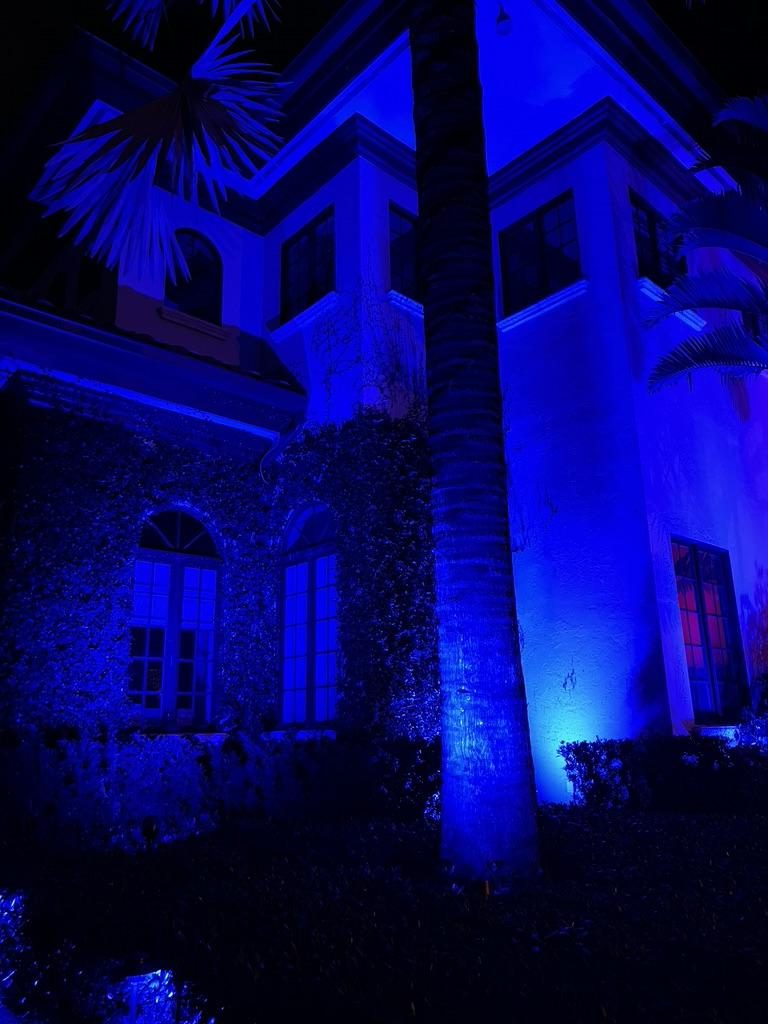 Cliff's Pools & Patios outdoor pool lighting - serving Dania Beach, FL